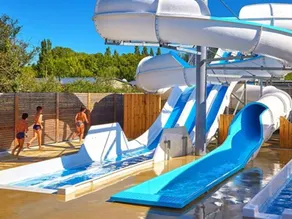 Mobile home with heated pool & terrace - Image 3