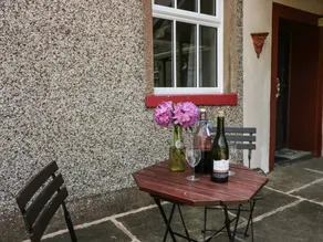 Cottage with hot tub, barbeque & garden - Image 3