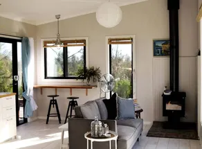 Romantic Cabin Getaway with Waterfront Views near Hobart, Tasmania - Image 2