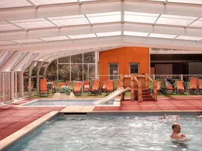 Familienorientiertes Mobilheim mit beheiztem Pool und Terrasse - Image 4
