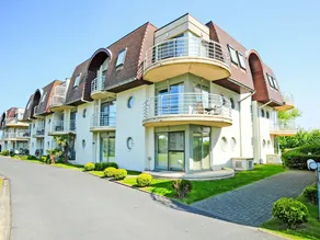 Apartment with heated pool, garden & terrace - Image 5