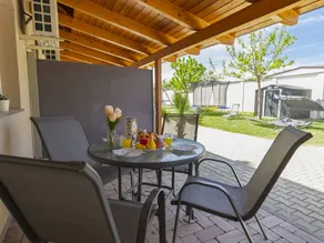 Apartment with terrace & garden - Image 3