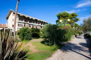 Pinetina Di Paolo - Second floor apartment, directly on the sea - Image 2