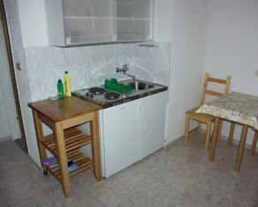 Flat with barbecue, garden & terrace - Image 4