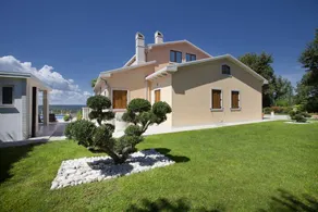 Child-friendly ample villa with terrace, private pool & garden - Image 5
