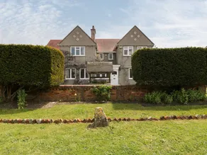 Cottage with garden, terrace & barbecue | Beach view - Image 2