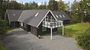 House with garden, terrace & pool - Image 2