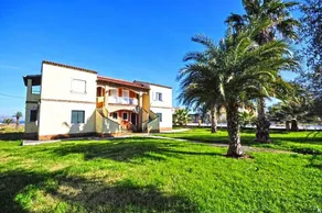Family-oriented flat with garden, terrace & BBQ | Sea view - Image 5