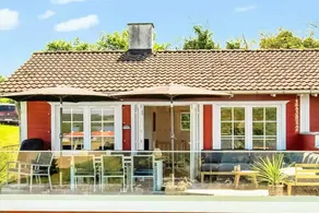 Holiday home with pool, garden & barbecue | Water view - Image 2