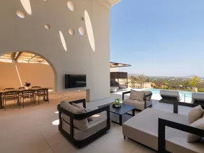 Flat with private pool, garden & barbeque - Image 3