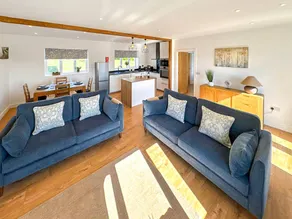 Family-friendly lovely cottage with hot tub & garden | Pets are welcome - Image 4