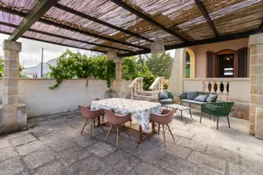 Apartment 'Appartamento Rosa' with Sea View, Private Terrace and Wi-Fi - Image 3