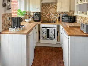 Children-friendly beautiful cottage with garden & barbecue | River view | Dogs allowed - Image 5
