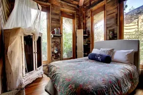Impressive Tree House near the Guadalupe River in New Braunfels, Texas - Image 4