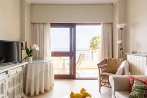 Central Beachfront Apartment Next to the Marina - Image 4