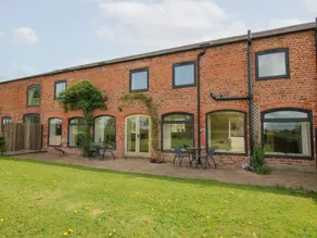 Cottage with garden - Image 3