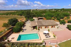 Casa vacacional con jardín, piscina privada y terraza | Vistas a la montaña - Image 2