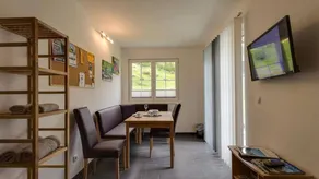 Family-friendly charming flat with garden & terrace - Image 3