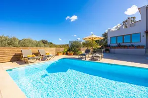 Child-friendly charming villa with private pool, barbecue & terrace - Image 2