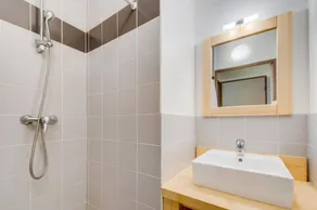 Wifi, 50m from resort center, sauna, jacuzzi, hammam, terrace, balcony, parking, tv, ski locker - Image 3