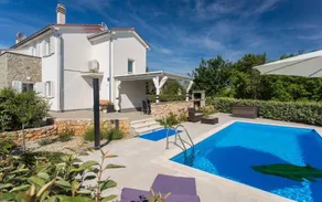 Apartment with terrace, garden & BBQ - Image 3