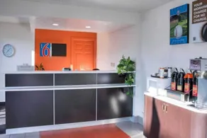 Apartment with pool - Image 4