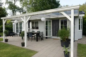 Holiday home with terrace & garden - Image 2