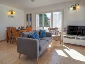 Apartment with terrace & garden - Image 5