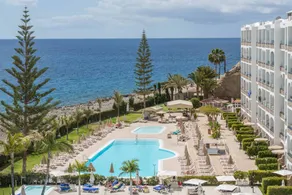 Fully equipped lovely apartment with garden, pool & terrace | Garden view | Next to the beach | Perfect for remote work - Image 2