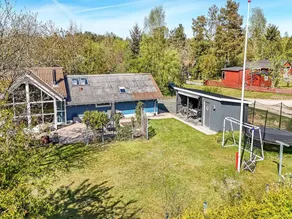 Holiday home with barbeque & terrace - Image 2