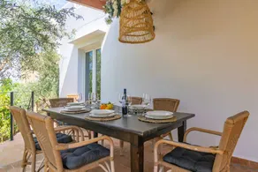 Villa with garden, terrace & private pool - Image 4