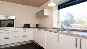 Holiday home with terrace - Image 3