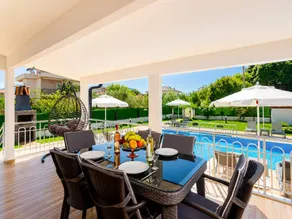 Family-friendly villa with garden, terrace & barbecue - Image 4