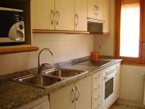 Holiday apartment with garden & barbecue - Image 3