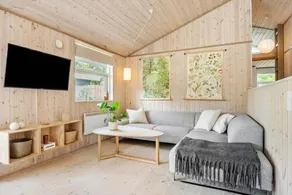 House with hot tub & terrace - Image 2