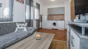Family-oriented charming flat with garden & barbecue - Image 4