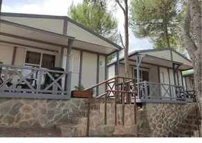 Bungalow mit Terrasse, Pool und Garten - Image 2