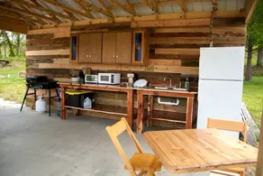 Charming Camper Rental Ideal for Glamping in Missouri - Image 2