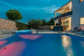 Family-friendly villa with private pool, barbeque & terrace - Image 3