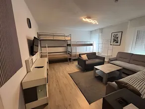 Apartment with garden - Image 2