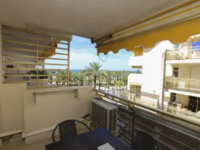 Flat with pool - Image 2