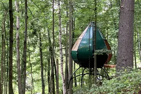 Unique Air Drop Pod Rentals for Treetop Glamping in Quebec - Image 2