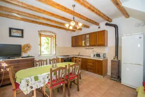 Holiday home with barbecue & garden - Image 3