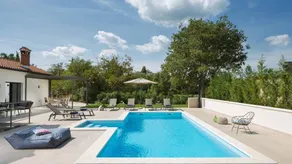 Child-friendly big flat with barbecue, terrace & private pool | Garden view | Pets are welcome - Image 5