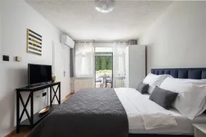 Lovely holiday apartment with terrace - Image 2
