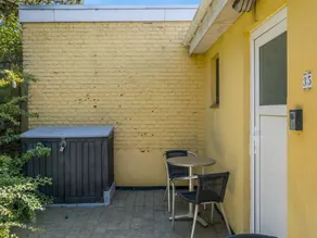 Apartment with terrace - Image 3