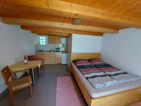 Studio with shaded garden, air conditioning and internet - Image 2