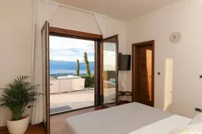 Villa with sauna, terrace & garden - Image 5