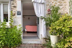 Bed & breakfast with terrace & garden - Image 4