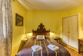 Beautiful private room with terrace, pool & barbeque | Garden view | Pets allowed - Image 2